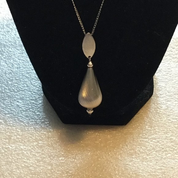 Sarah Coventry necklace w/ swirling pendant - Picture 5 of 12